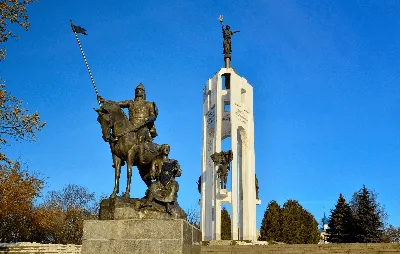 Памятник воину Пересвету и сказителю Бояну, жанровая скульптура, Брянск,  Советский район — Яндекс Карты