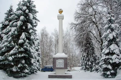 Памятник в честь 1000-летия основания Брянска. Брянск. Фото