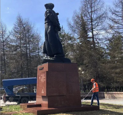 Главные памятники в Челябинске засияют чистотой