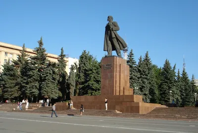 Памятник добровольцам-танкистам в Челябинске - Достопримечательность