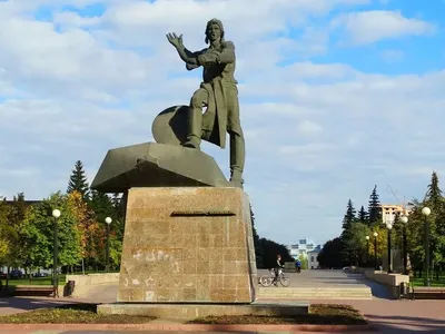 Знаковый памятник Челябинска продолжает разрушаться | Курс Дела | Дзен