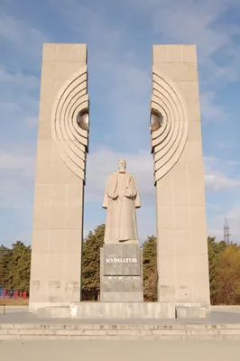 В Челябинске установили памятник убирающей за собой собаке | Pchela.news -  Новости в Челябинске