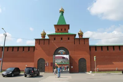 Файл:Monument to Elizabeth of Russia in Yoshkar-Ola.jpg — Википедия