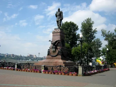 Городская скульптура первому брандмайору города Иркутска - памятник  сотрудникам МЧС России