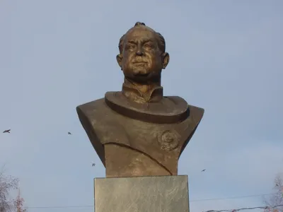 Памятник Алексею Архиповичу Леонову (Кемерово - Кемеровская область)