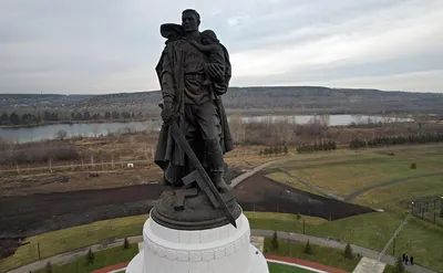 В Кемерове установили копию памятника воину-освободителю из Трептов-парка —  РБК