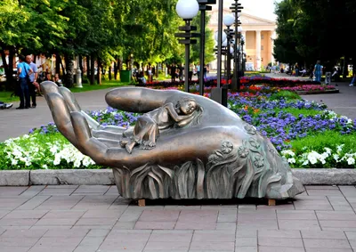 Скульптура «Колыбель» в городе \"Кемерово\"
