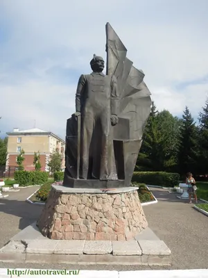 Памятник рудознатцу Михайло Волкову, Кемерово, Россия