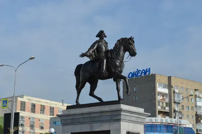 В Омске установили памятник сподвижнику Петра I Ивану Бухгольцу -  Российская газета