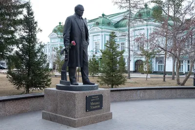 Памятник В.И.Ленину у ж/д вокзала» Просмотр фотографии :: точка «Омск» ::  Омский район :: Омская область на карте