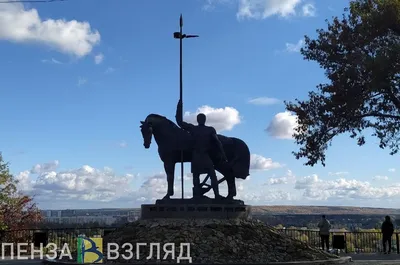 первый памятник поселенцу в пензе россии Редакционное Изображение -  изображение насчитывающей история, облако: 218165895