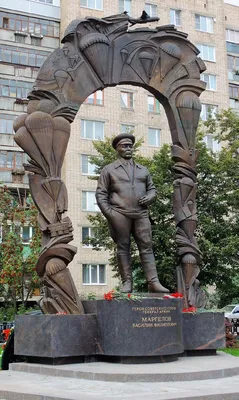 Скульптура «Рязанский косопуз» украсила сквер в областном центре -