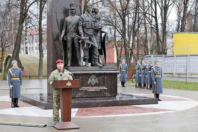 В Рязани помыли памятник Сергею Есенину