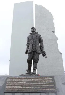 Памятник \"Трудовому подвигу поколений работников Сургутнефтегаза\", Сургут —  2ГИС