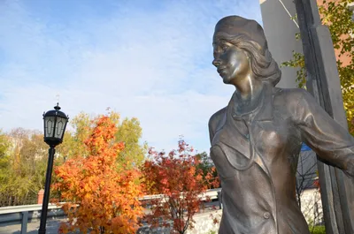 Памятник основателям города Сургута :: Антон Понкратов – Социальная сеть  ФотоКто