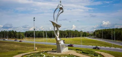 Памятник строителю «Железный человек» | Сургут | Культурный туризм