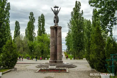 Памятник 300-летию основания города Таганрога в городе \"Таганрог\"