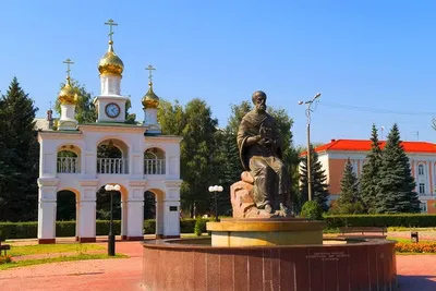 Foto de Памятник Ленину в парке Центрального района города Тольятти do  Stock | Adobe Stock