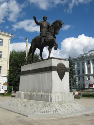 В Твери на Комсомольской площади разрушается памятник танковому экипажу  Горобца - Газета «Караван Ярмарка»