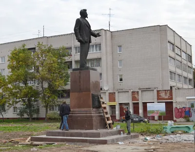 Памятник Крылову (Тверь) — Википедия