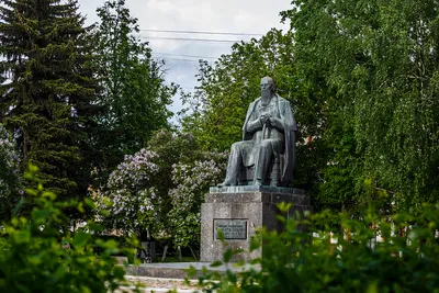 В Твери на площади Мира установили памятник полицейскому - ТИА