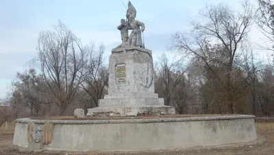 Памятник камню Симбирцит, Ульяновск - «а вы знаете про \"волжский янтарь\"? ☆  удивительный минерал, которому нет аналогов в мире ☆ добывается только в  Ульяновской области ☆ памятник камню Симбирцит, Ульяновск» | отзывы