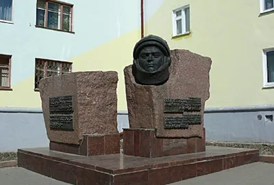 Файл:Памятник Чапаю в Чебоксарах.JPG — Википедия