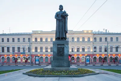 В центре Ярославля открыли памятник Константину Ушинскому | Люди и события  | ОБЩЕСТВО | АиФ Ярославль