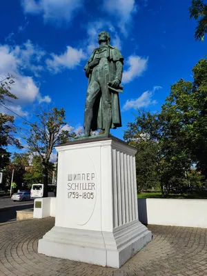 В Калининграде открыли памятник графу, подавившему польское восстание — РБК