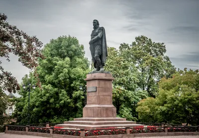 Памятник Александру Твардовскому и Василию Тёркину в Смоленске, пл. Победы  - фото, отзывы 2024, рейтинг, телефон и адрес