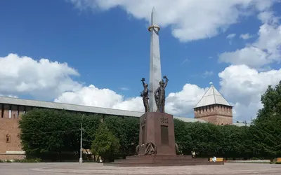 Памятник воинам, защитникам и освободителям Смоленска.  Достопримечательности Смоленска. Памятники - VisitSmolensk.ru