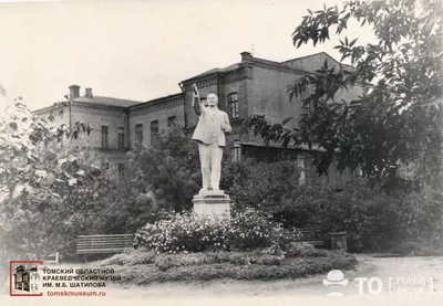 В центре Томска появился памятник первым выпускникам Томского политеха |  15.10.2021 | Томск - БезФормата