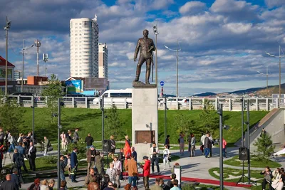 Во Владивостоке открыли памятник Владимиру Арсеньеву - Новости РГО