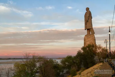 В Волгограде у музея-панорама открыли бюсты Сталина, Жуковского и  Василевского