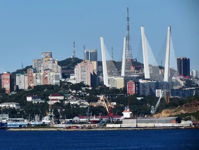 Панорама Владивостока России центральной части города Владивосток с вершины  холма является орлы Стоковое Изображение - изображение насчитывающей орлы,  день: 178028839