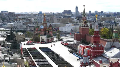 Парад Победы в Москве прошел без воздушной части - МК