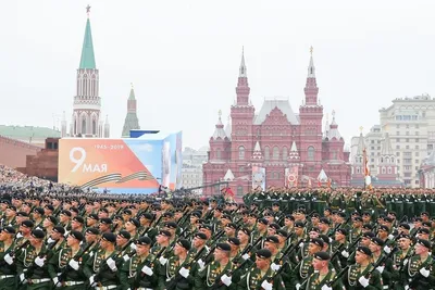 С минимумом техники и без воздушной части. В Москве \"оправдано и верно\"  завершился Парад Победы - 09.05.2023 Украина.ру