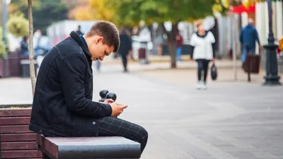 Парень роется в моем телефоне. Чем это может закончиться? | Психология  всего | Дзен