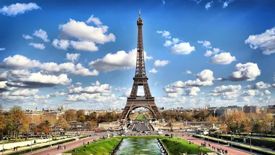 От улицы парижа вид тура Eiffel или Buenosayres рю де буэнос-айреса. Париж,  Франция. Редакционное Стоковое Изображение - изображение насчитывающей  чемпион, французско: 179339239