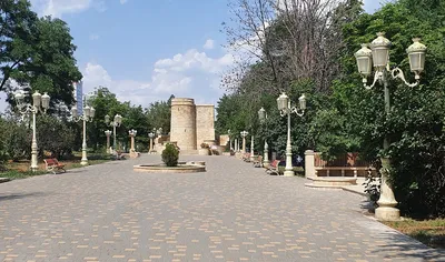 Volgograd. Russia-27 April 2017 Friendship Park: Volgograd - Baku in  Central Park in Volgograd Editorial Stock Photo - Image of volgograd,  alley: 112401298