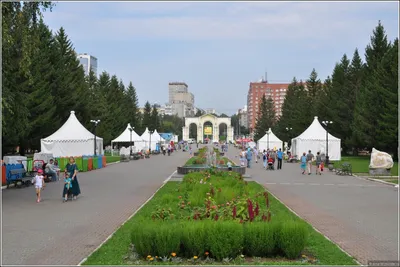 В парке Маяковского открыли аттракционы — Наш Урал и весь мир