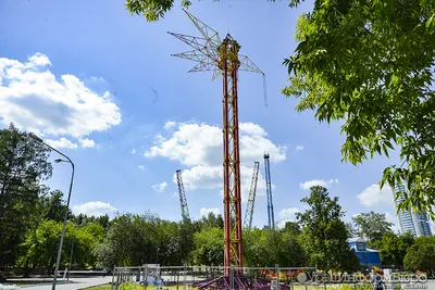 Гигантские качели \"Марс\". Екатеринбург. ЦПКиО им. Маяковского. Giant swing  \"Mars\". Yekaterinburg. - YouTube