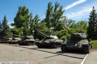 Файл:Парк Победы (Саратов). Памятник землякам, погибших в локальных  войнах.JPG — Википедия