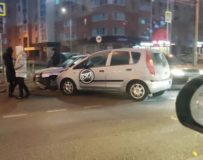 В пензенском микрорайоне Терновка в серьезное ДТП попала машина скорой  помощи | 25.05.2022 | Пенза - БезФормата