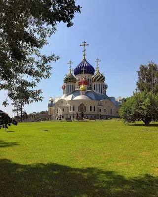 Фото: Стела Я люблю Ново-Переделкино, достопримечательность, Москва,  Боровское шоссе (дублёр) — Яндекс Карты