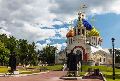 Москва Переделкино Центр Православного наследия Собор Игоря Черниговского  Памятник Фотография