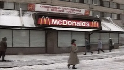 Первый Макдональдс в Москве, который свел с ума город, 1990 г