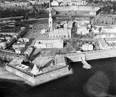 По Петропавловской крепости с гидом: собор, тюрьма и пляж — Guideburg, СПб