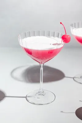 Best Pink Cocktails | 21 Easy Pink Drink Recipes