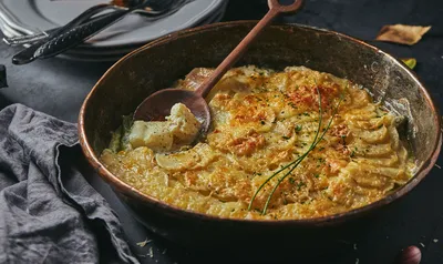 Заливной пирог с курицей и картошкой: рецепт - Лайфхакер